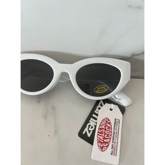 PETALS AND PEACOCKS  White Carey's Retro Sunglasses NEW - Picture 2 of 4
